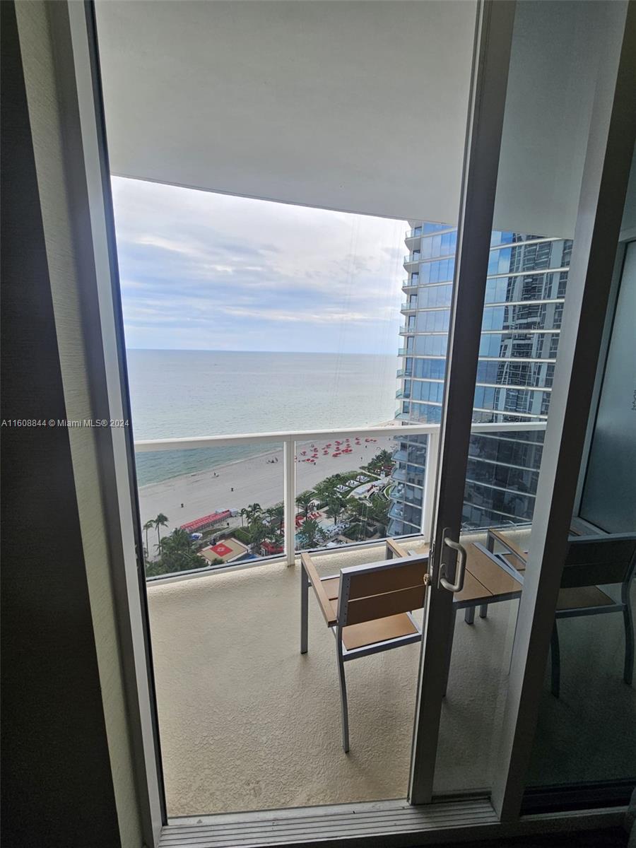 TRUMP INTERNATIONAL SONES - Residential