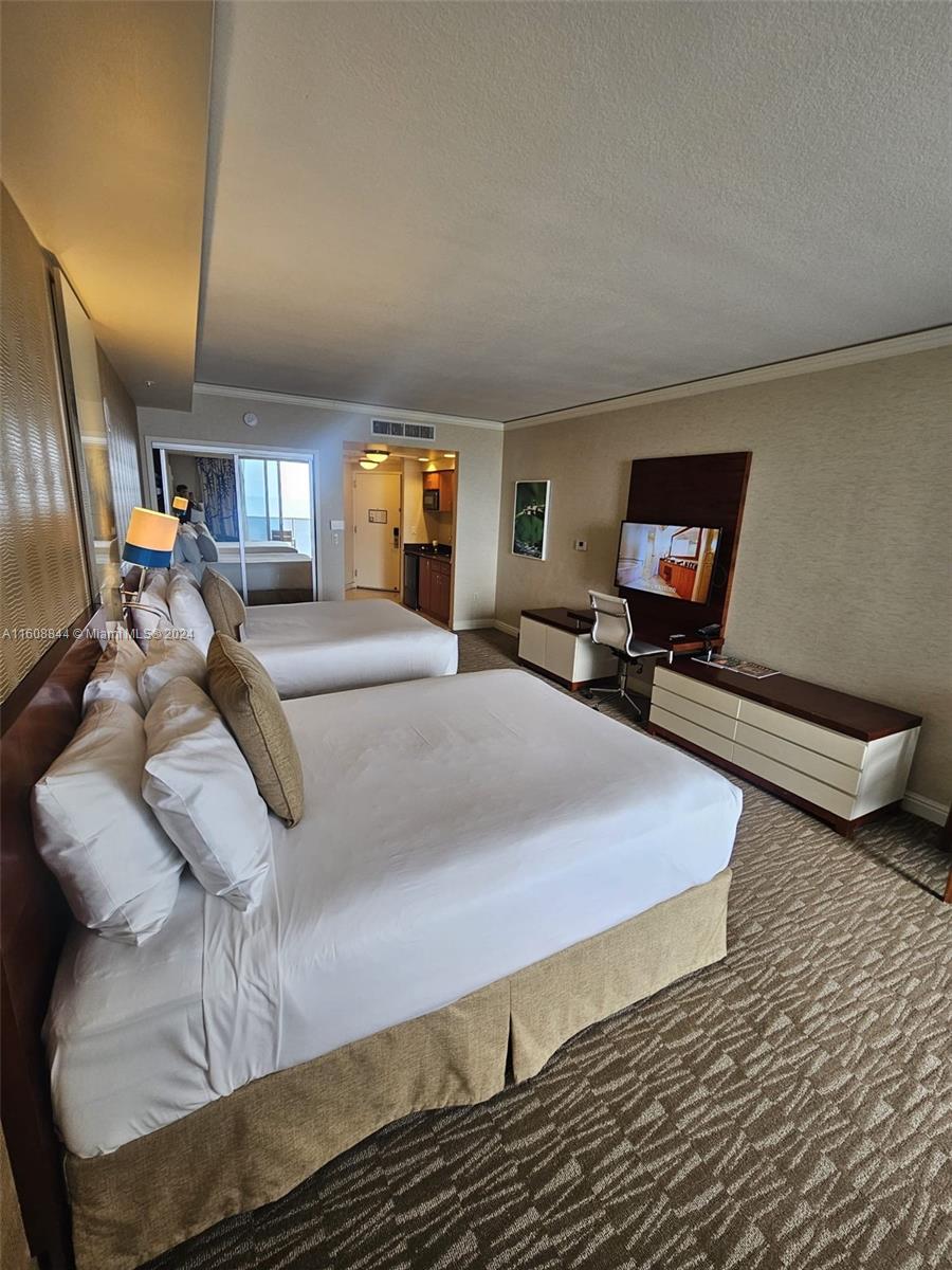 TRUMP INTERNATIONAL SONES - Residential