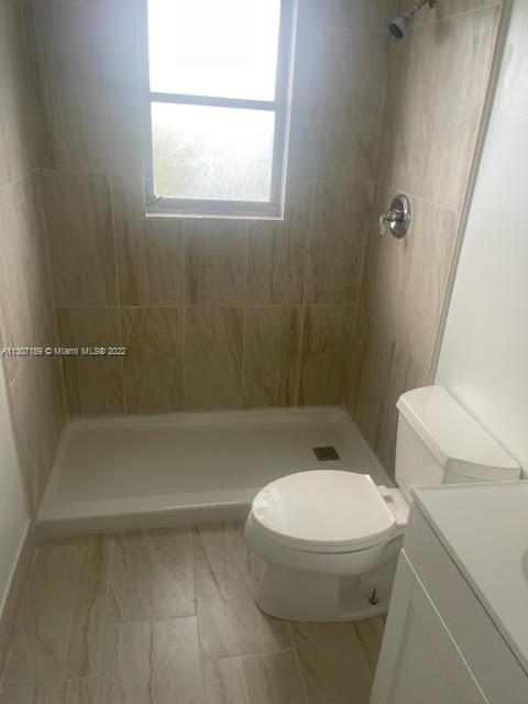 LAKESHORE AT UNIVERSITY P - Residential Lease