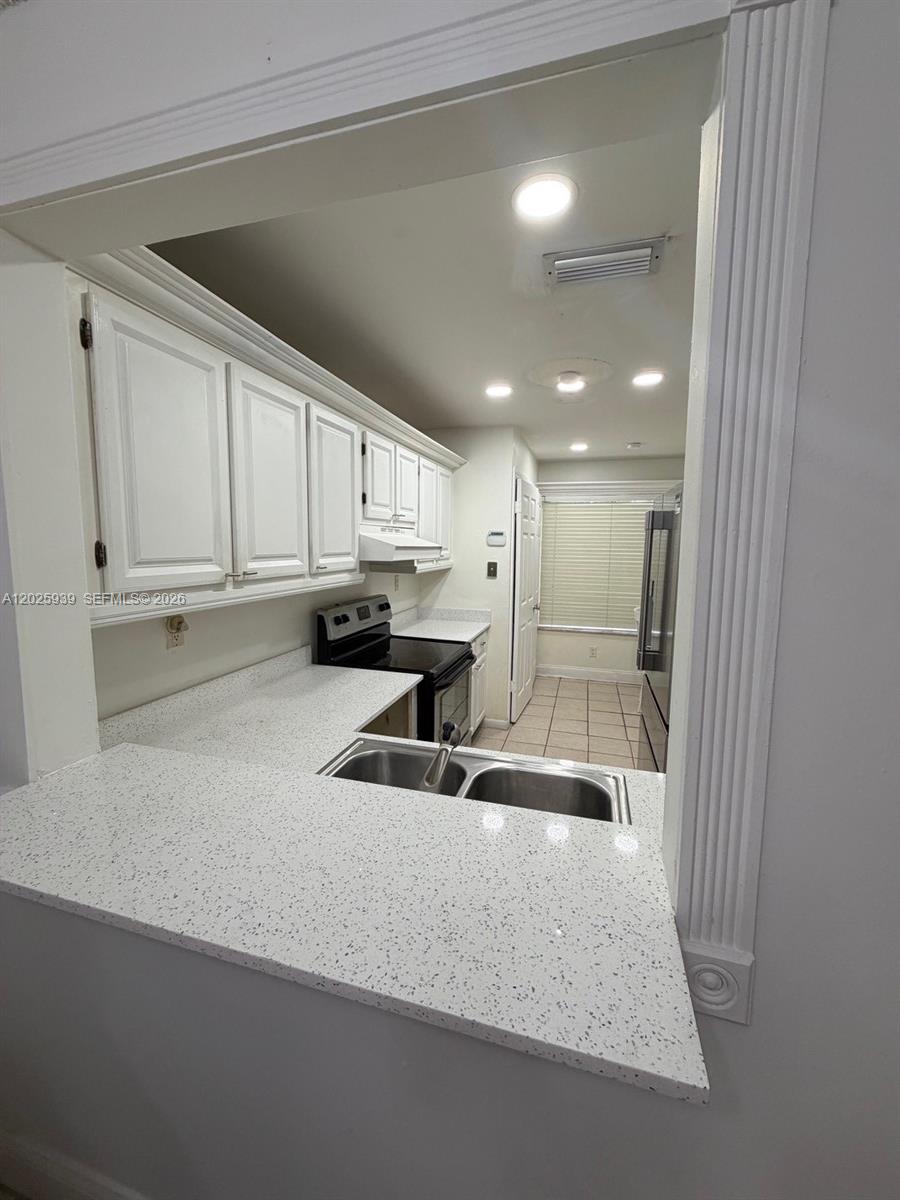 GOLFVIEW TH AT KENDALE LK - Residential Lease