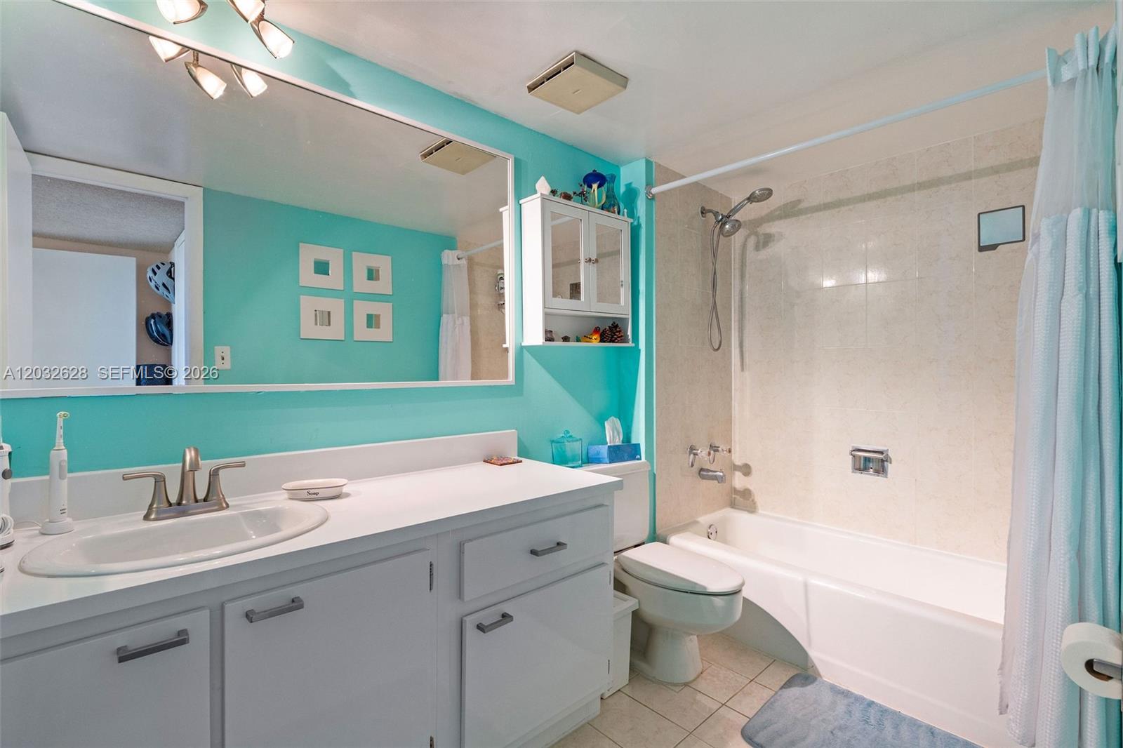 THE PALM BAY YACHT CLUB C - Residential