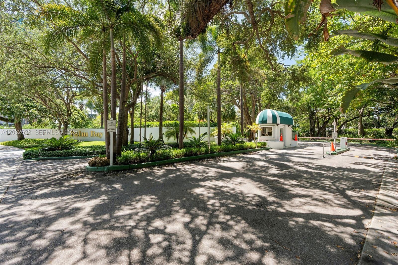THE PALM BAY YACHT CLUB C - Residential