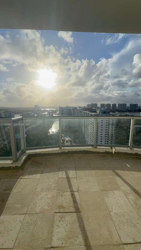SOLE CONDO - Residential