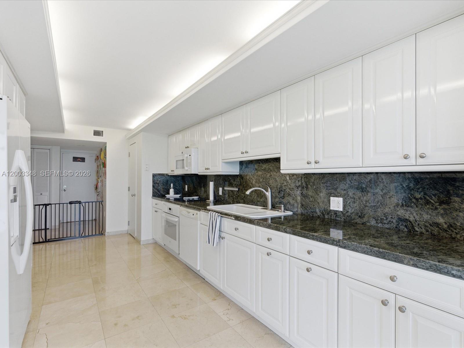 MAR-AZUL CONDO - Residential