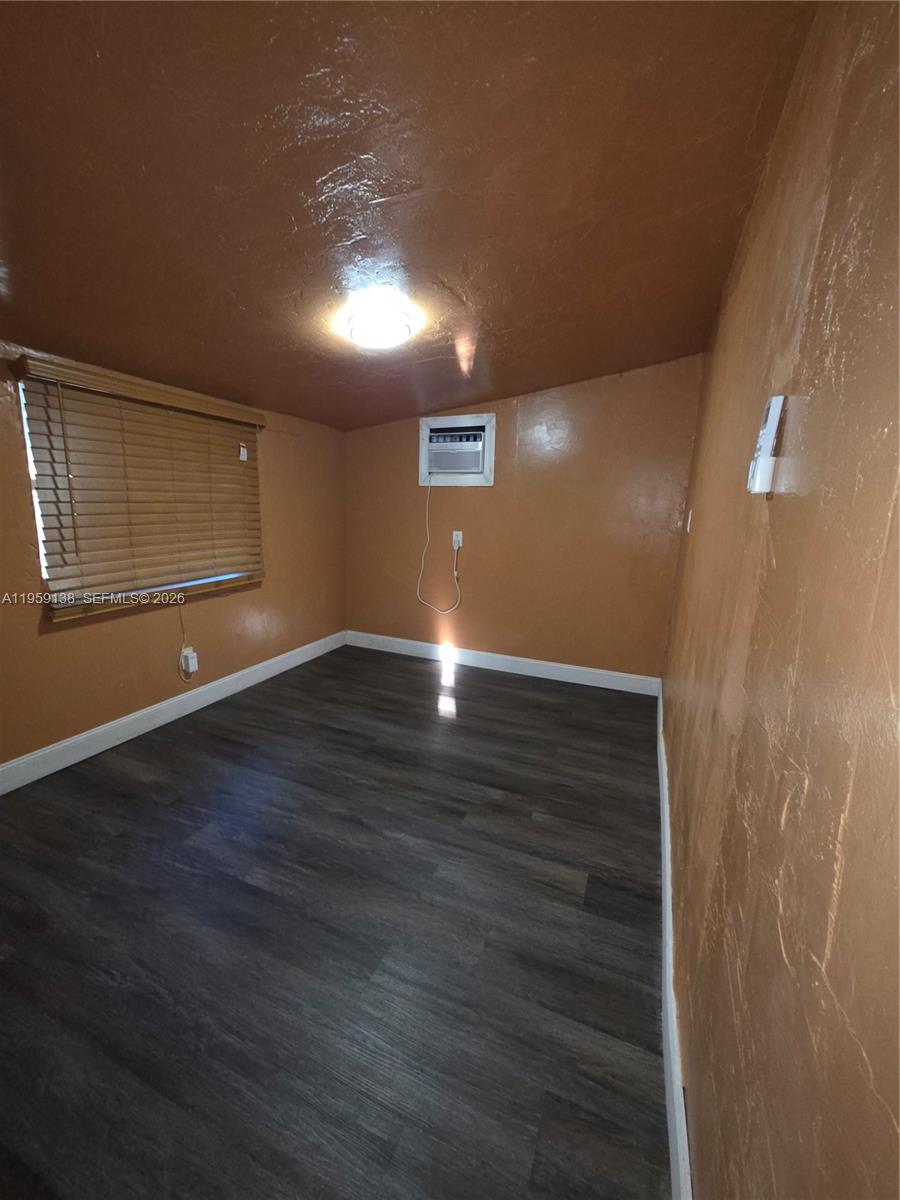 SYROLA PINES - Residential