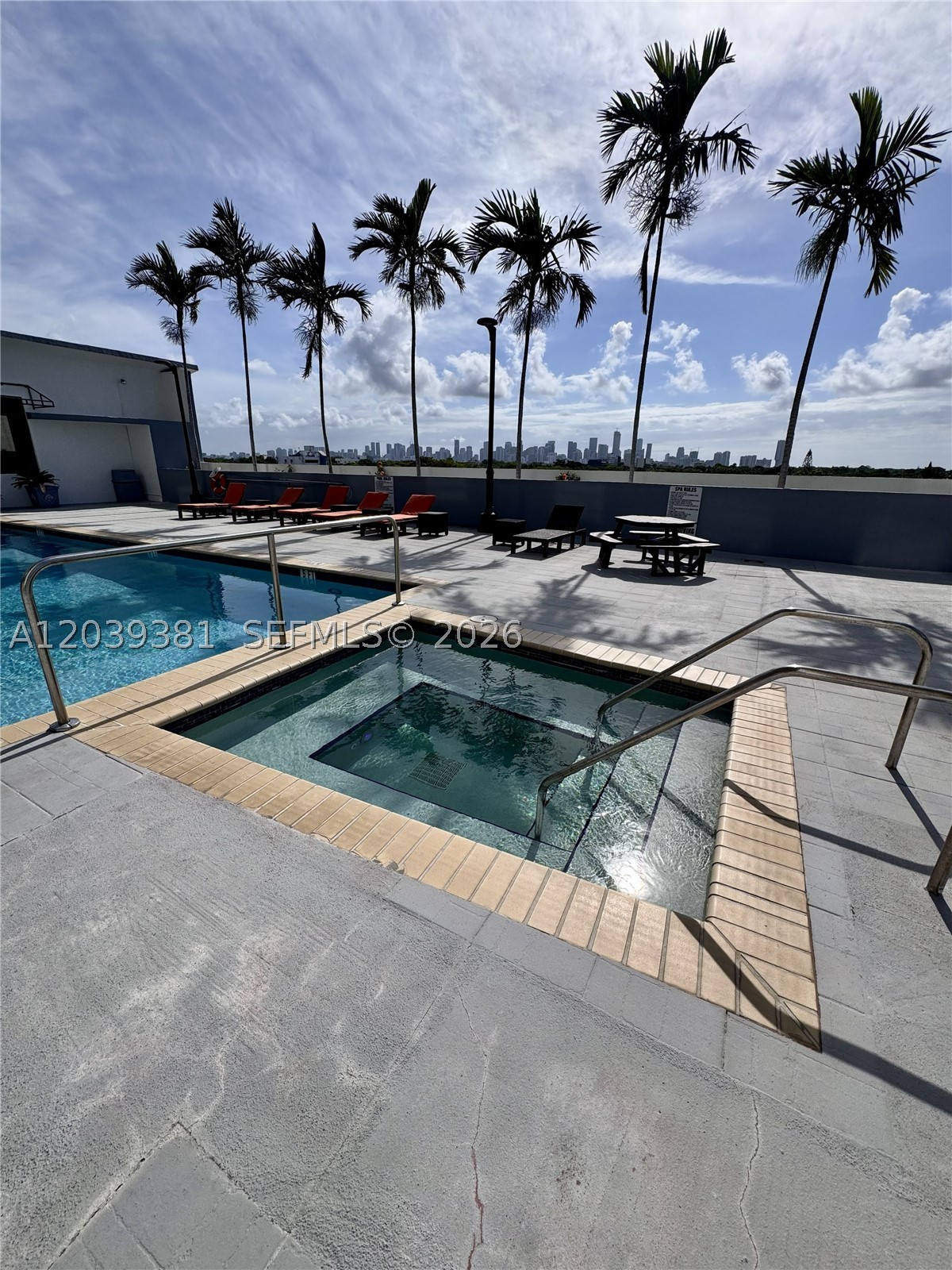 THE LUXOR RESIDENCES COND - Residential
