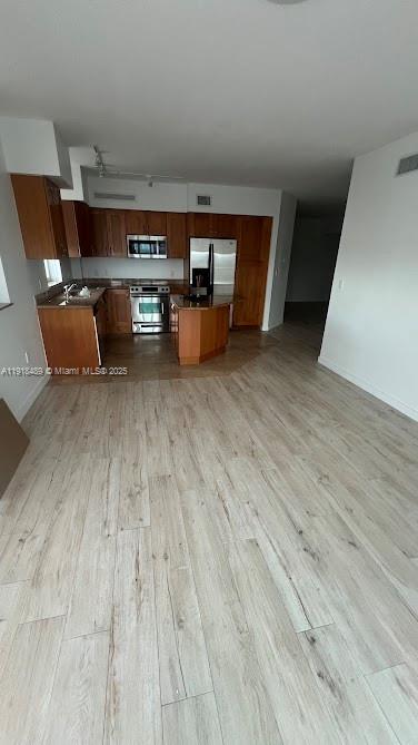 DUO CONDOMINIUM WEST - Residential