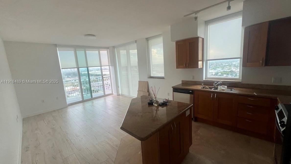 DUO CONDOMINIUM WEST - Residential