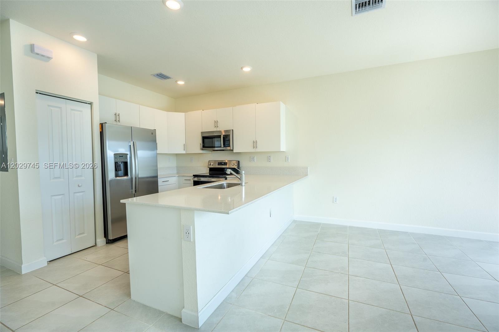 AQUABELLA NORTH - Residential Lease