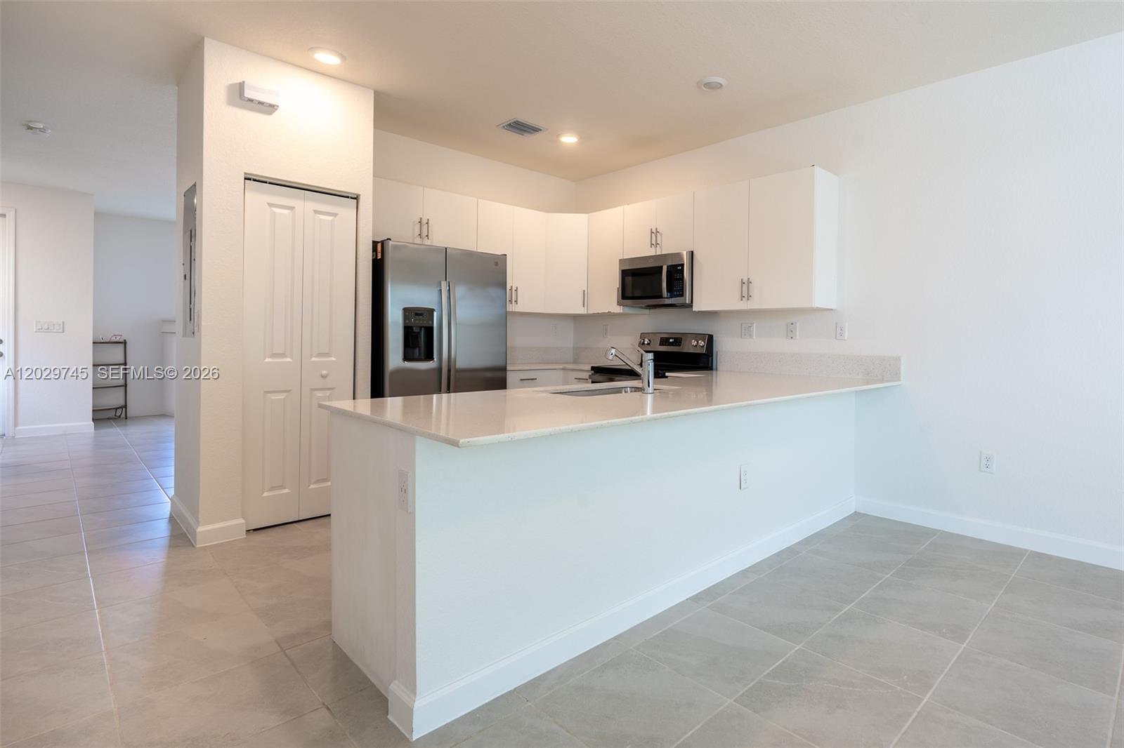 AQUABELLA NORTH - Residential Lease