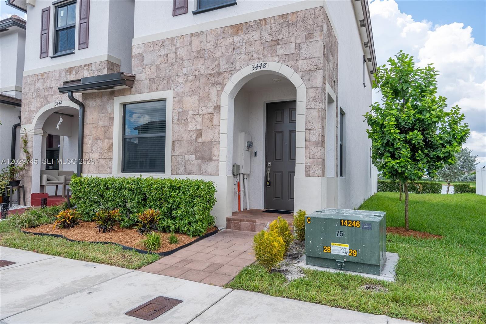 AQUABELLA NORTH - Residential Lease