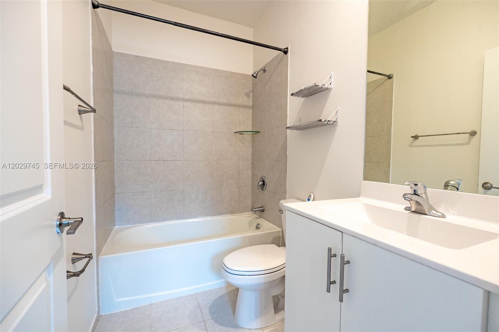 AQUABELLA NORTH - Residential Lease