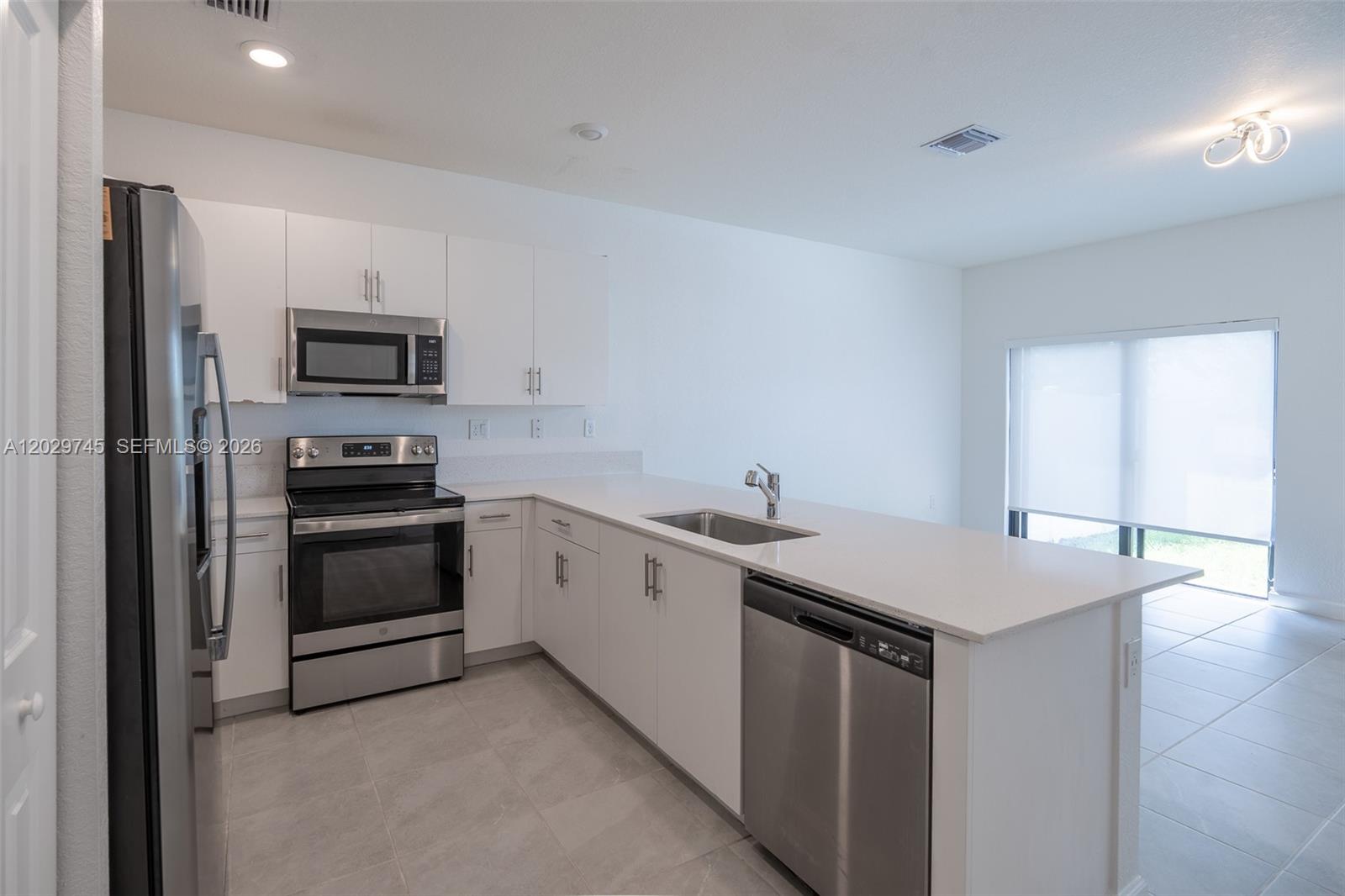 AQUABELLA NORTH - Residential Lease