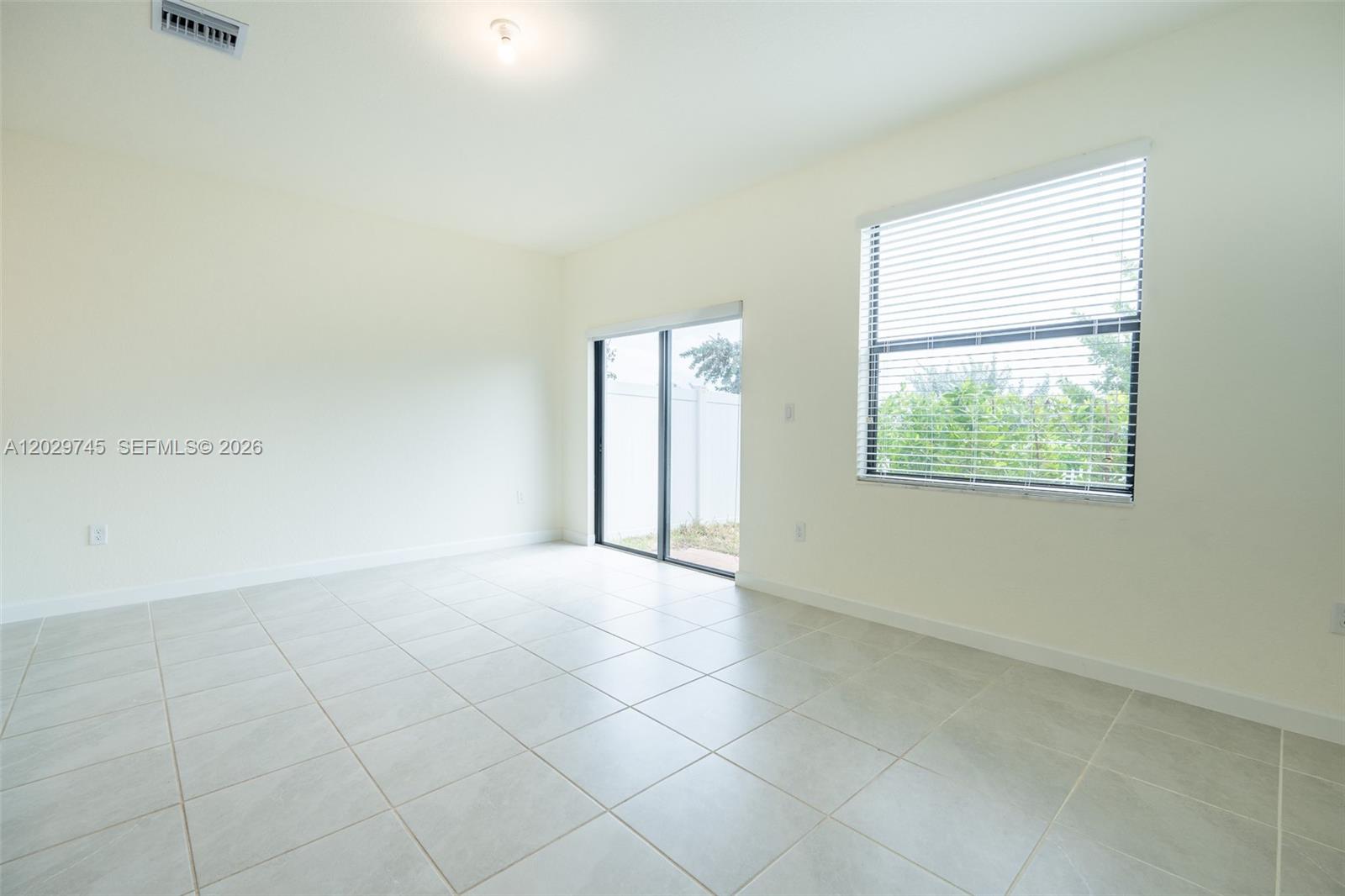 AQUABELLA NORTH - Residential Lease