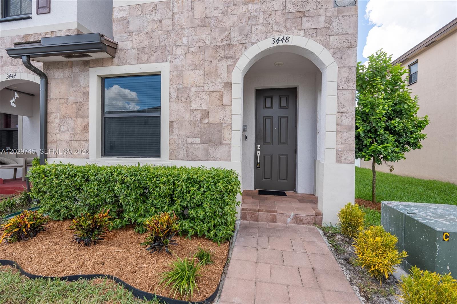 AQUABELLA NORTH - Residential Lease