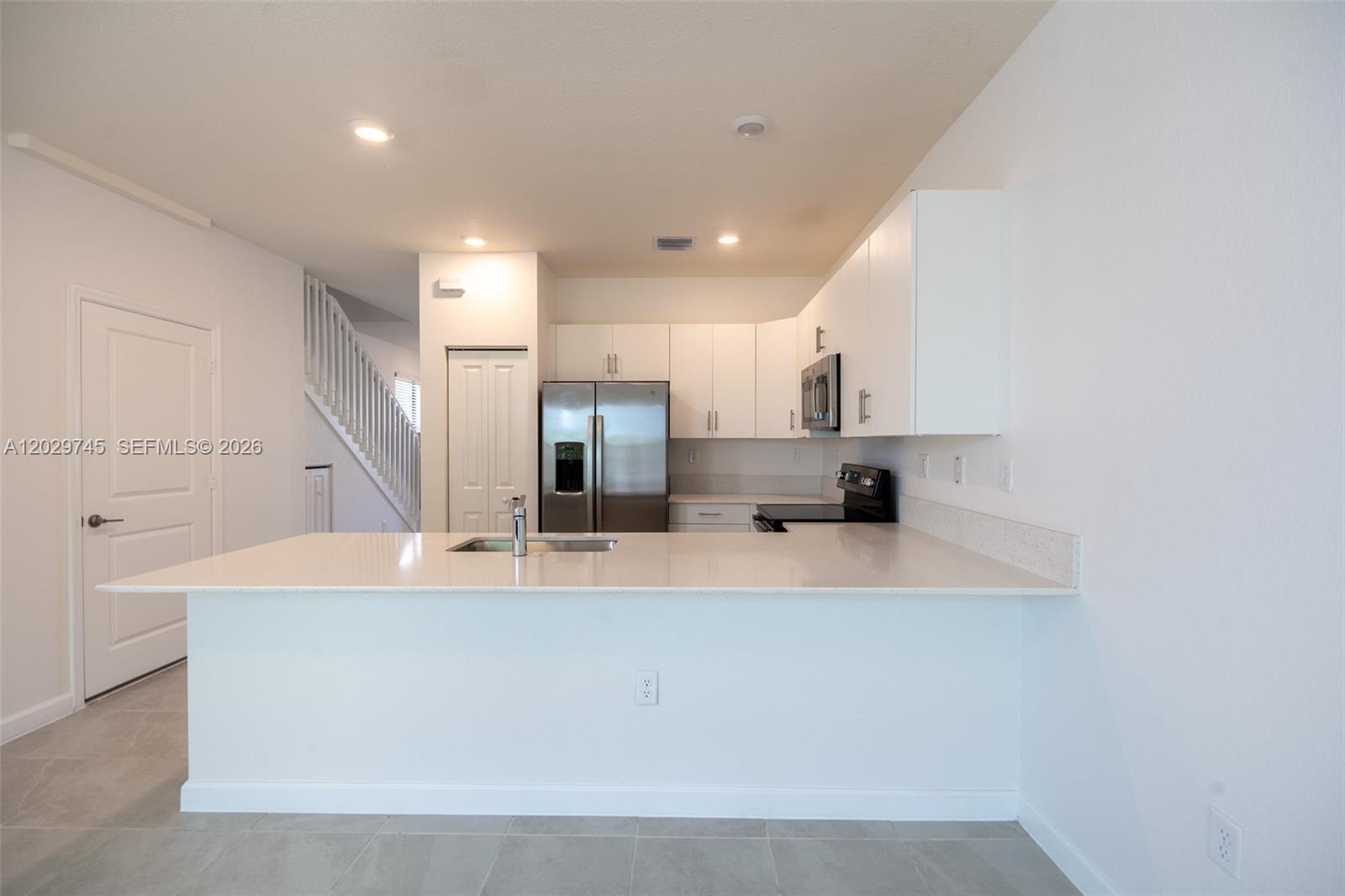 AQUABELLA NORTH - Residential Lease