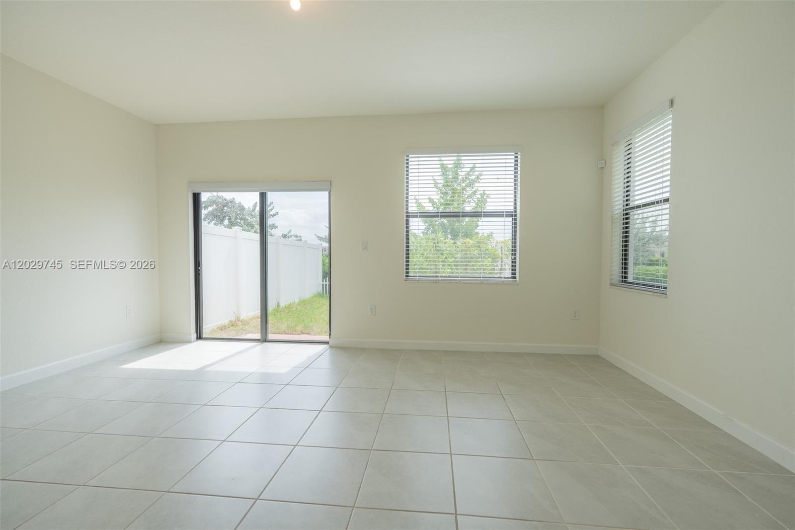 AQUABELLA NORTH - Residential Lease