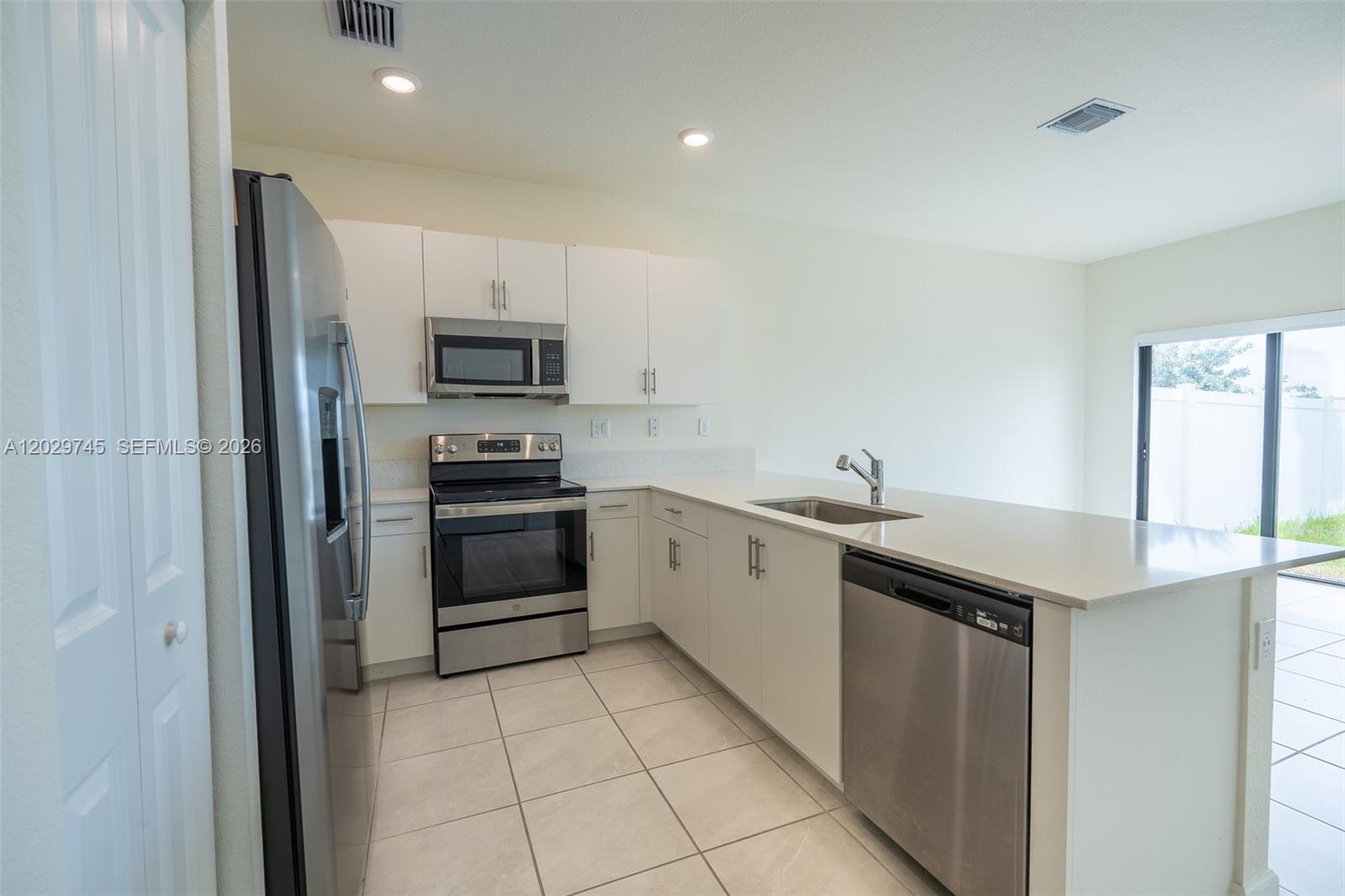 AQUABELLA NORTH - Residential Lease