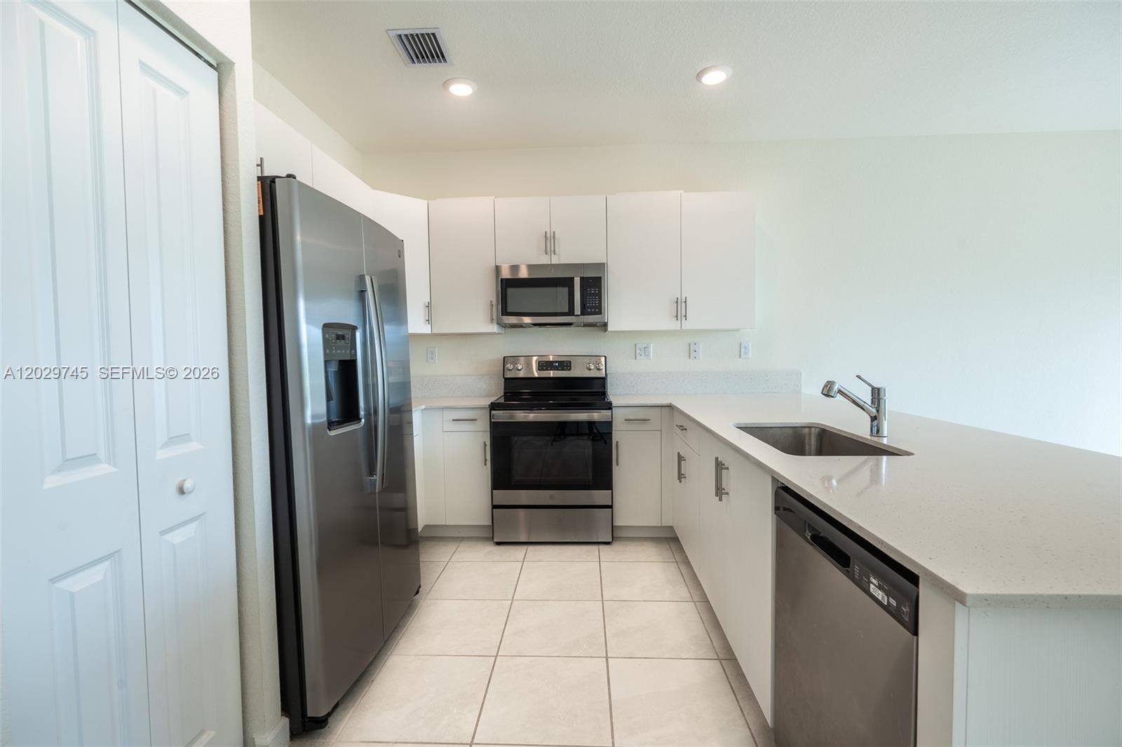 AQUABELLA NORTH - Residential Lease