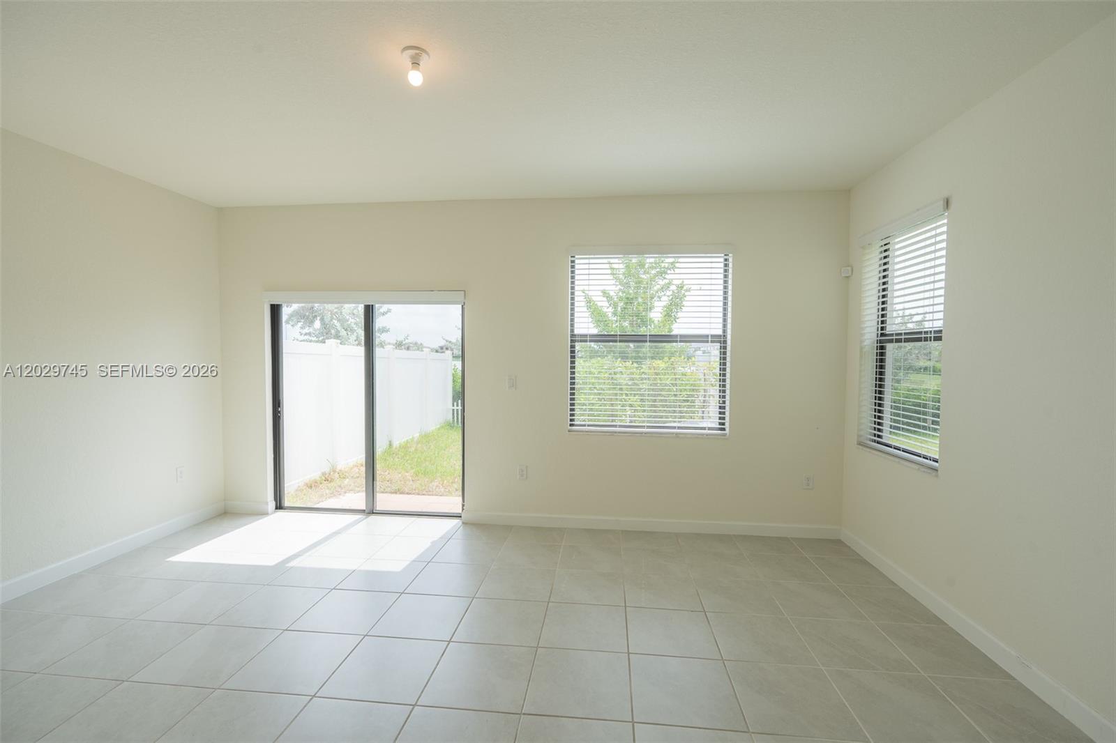 AQUABELLA NORTH - Residential Lease