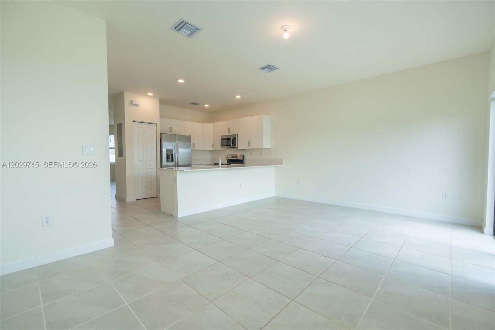 AQUABELLA NORTH - Residential Lease