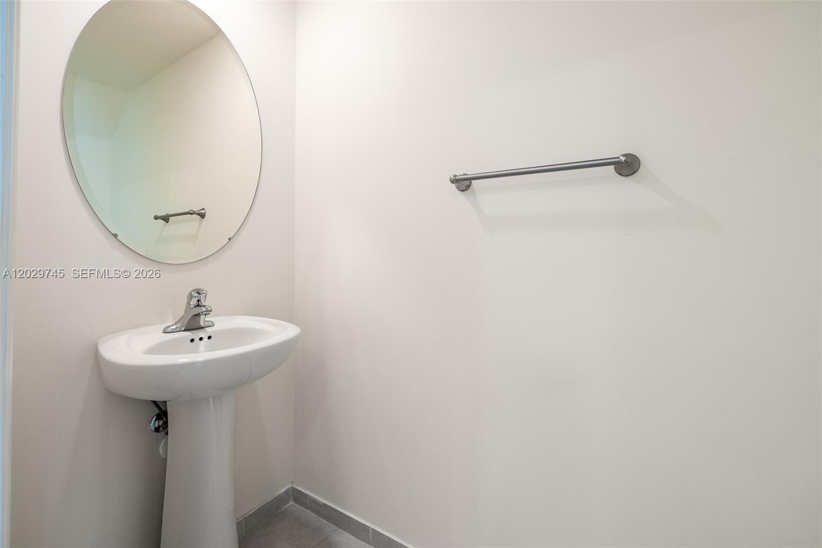 AQUABELLA NORTH - Residential Lease