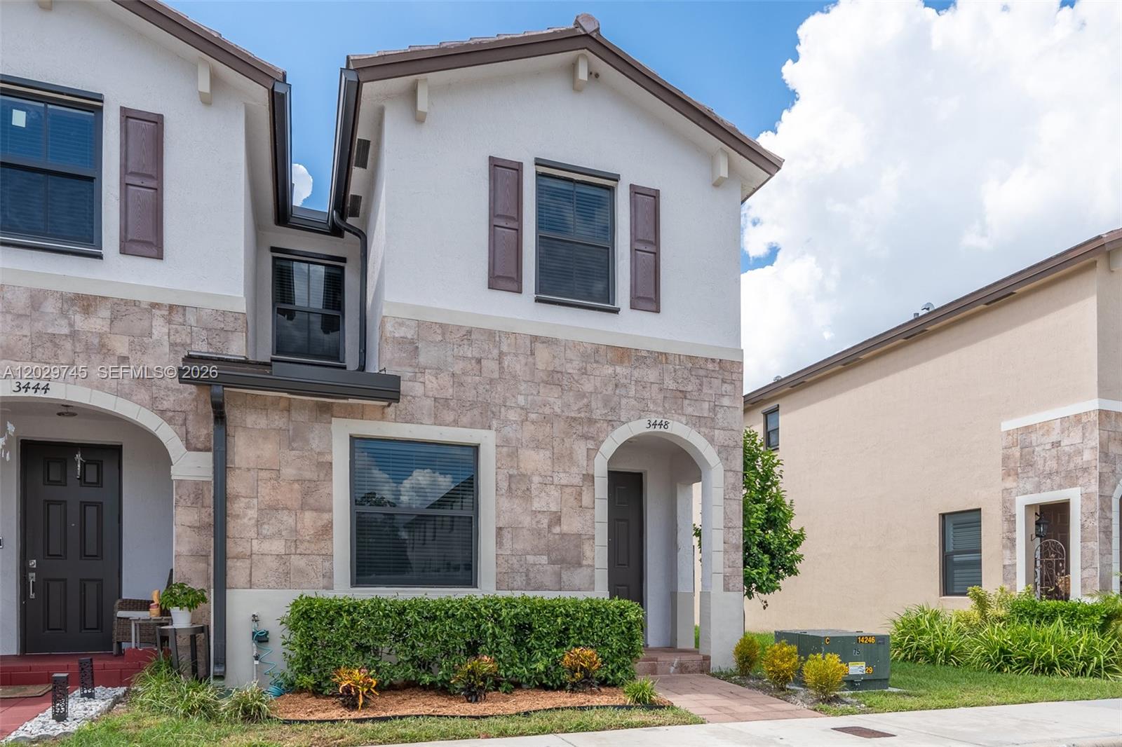 AQUABELLA NORTH - Residential Lease