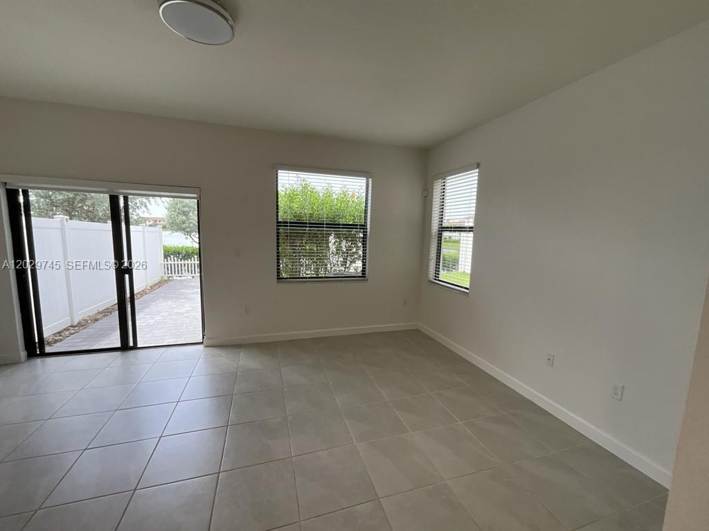 AQUABELLA NORTH - Residential Lease