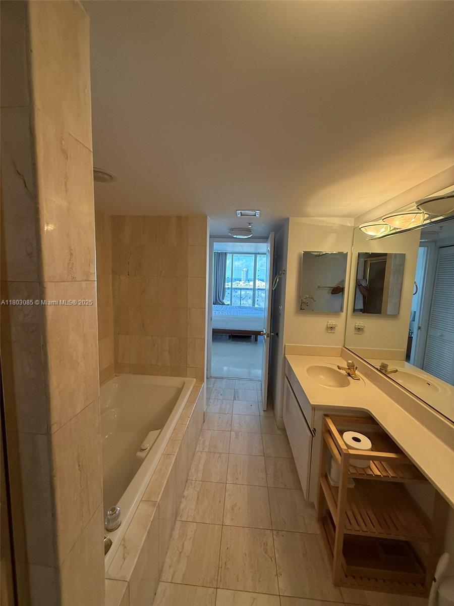 SUNSET HARBOUR NORTH CONDO - Residential Lease