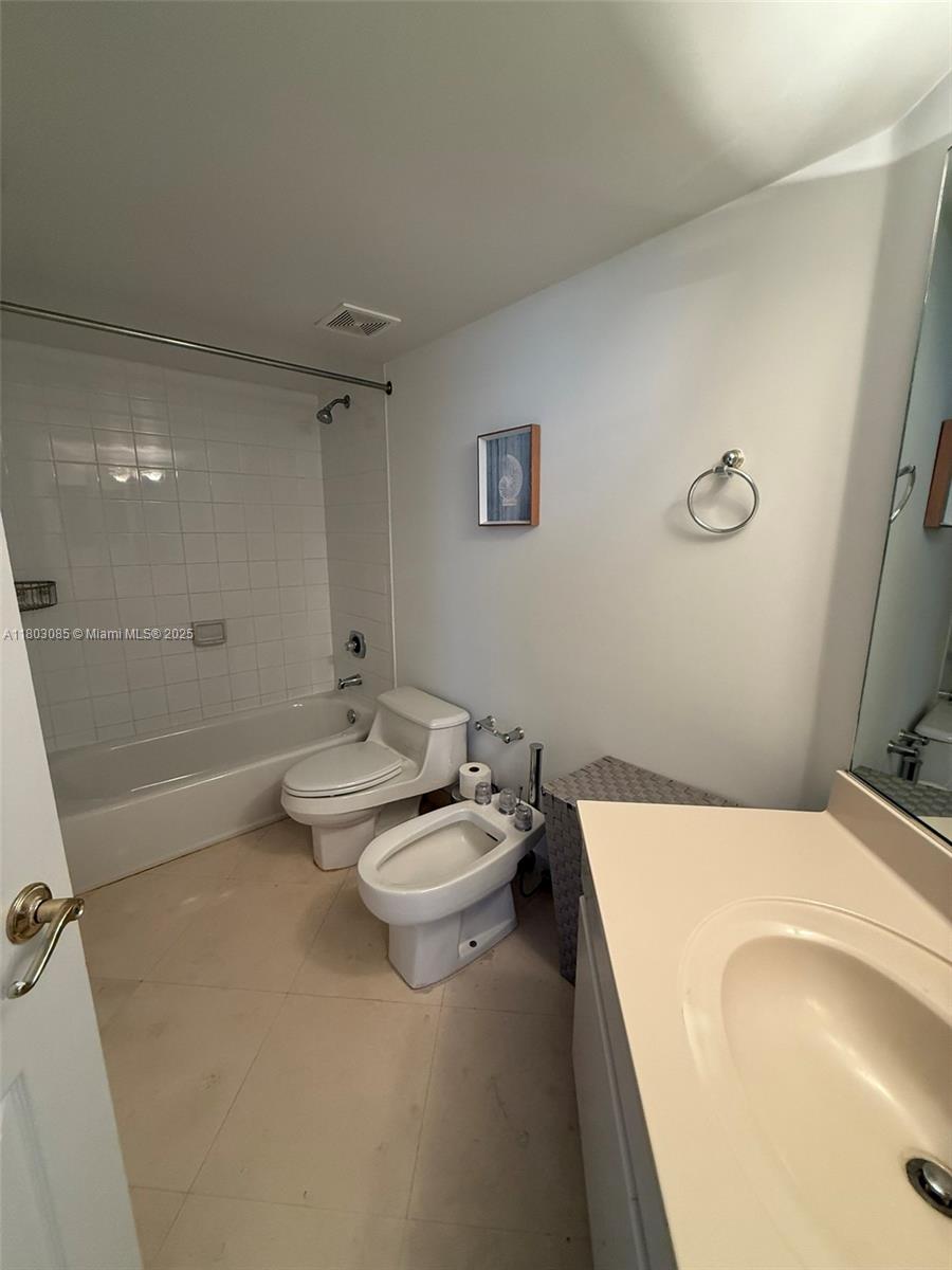 SUNSET HARBOUR NORTH CONDO - Residential Lease