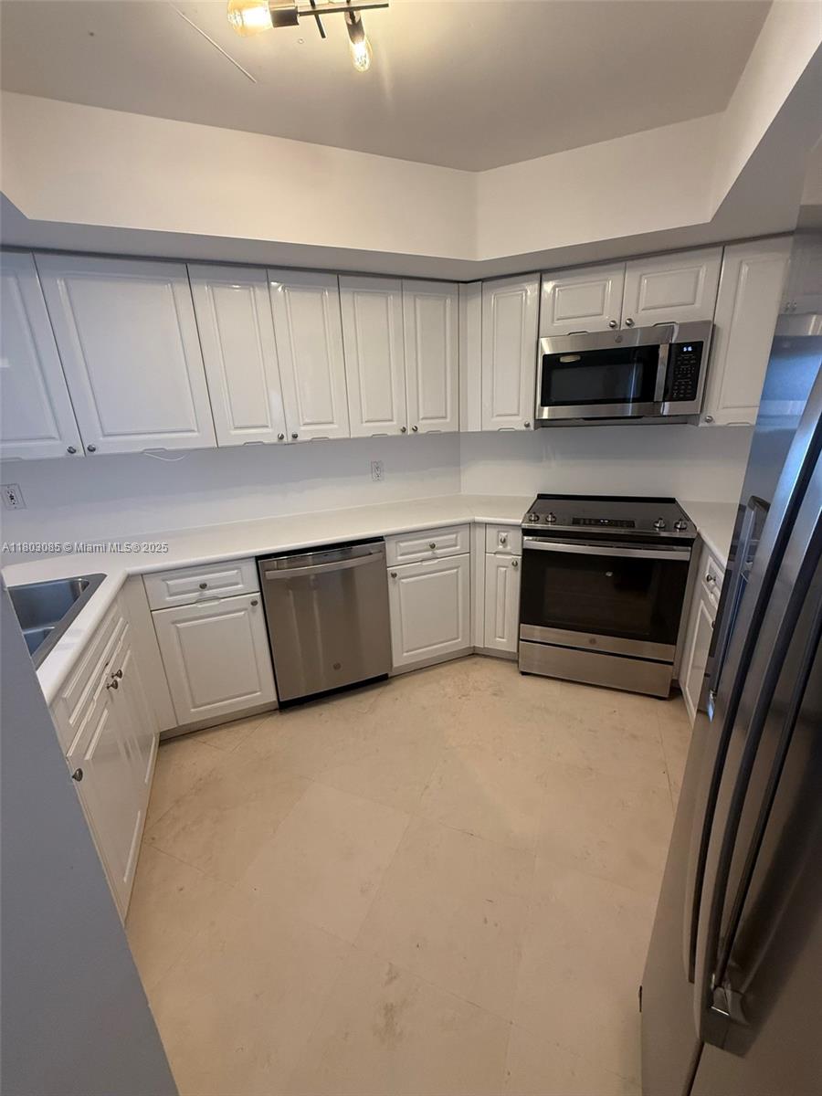 SUNSET HARBOUR NORTH CONDO - Residential Lease