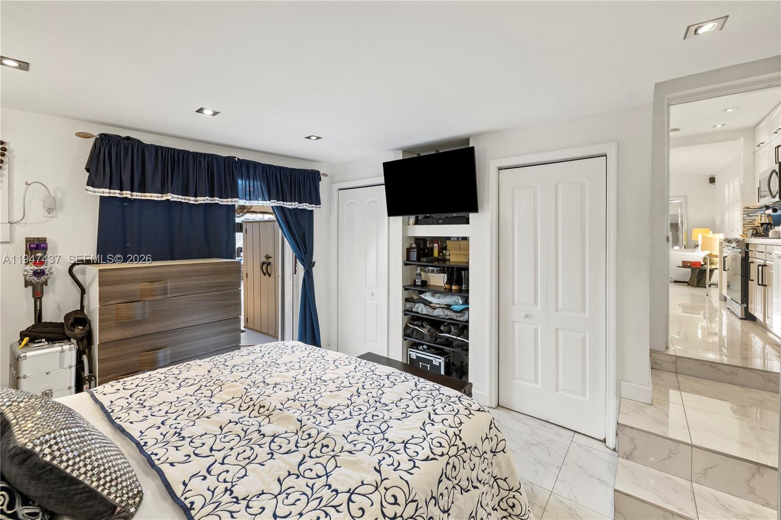 HALLANDALE BY THE SEA - Residential
