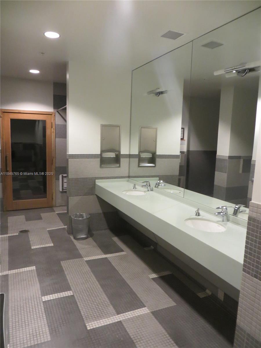 QUANTUM ON THE BAY CONDO - Residential Lease