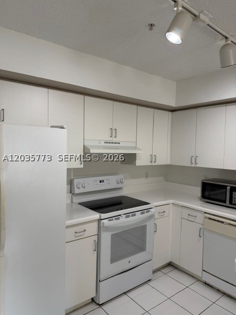 CARRINGTON AT COCONUT CRE - Residential Lease