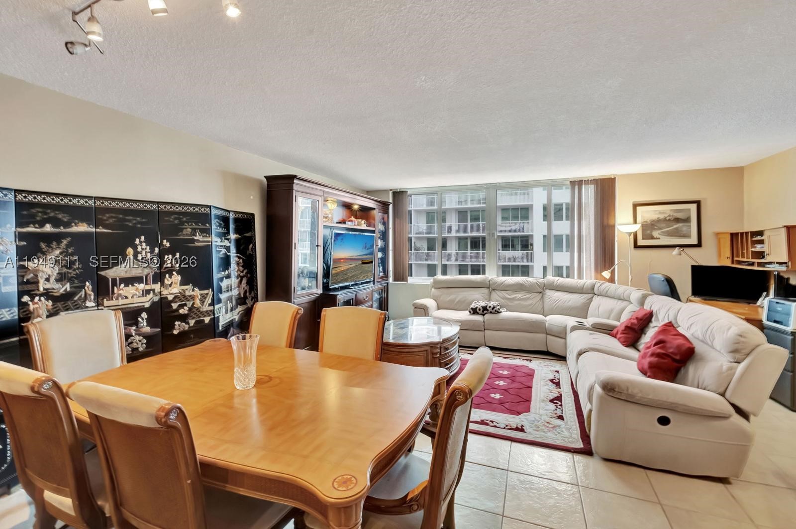 THE CARRIAGE HOUSE CONDO - Residential