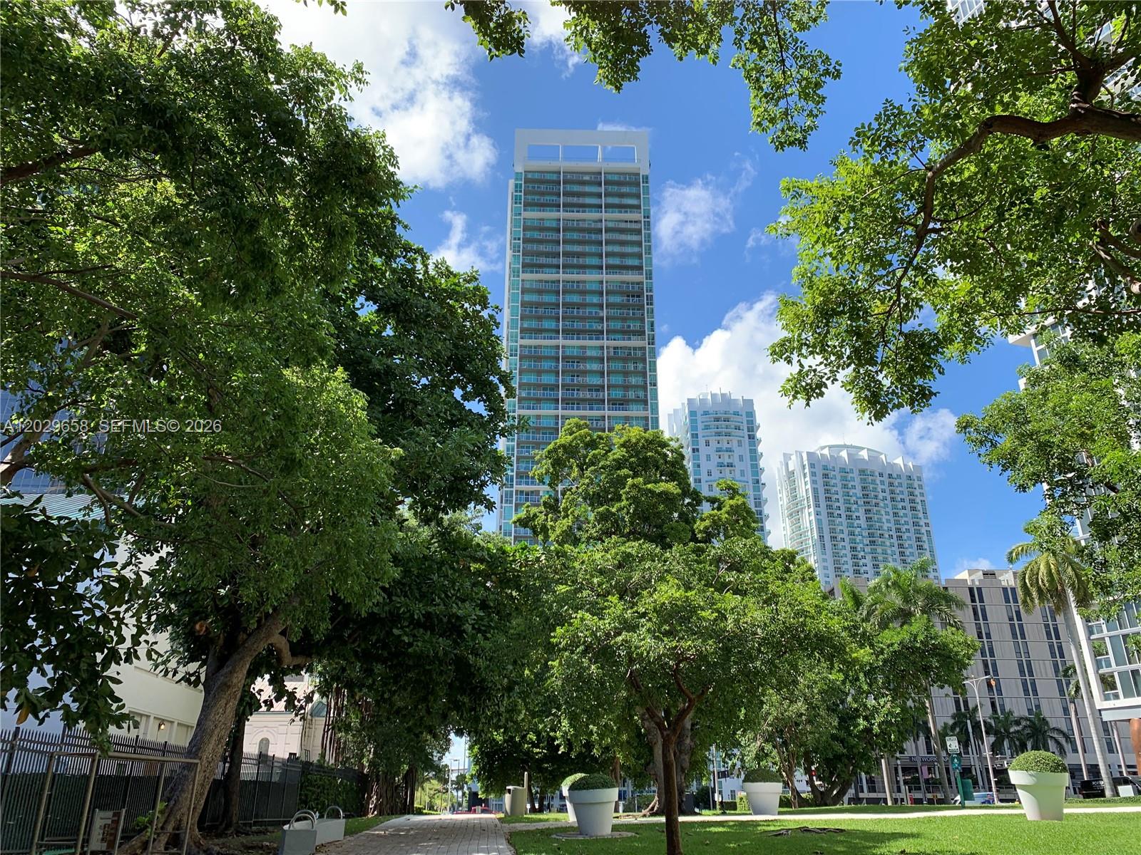 Beautiful and spacious 1-bedroom, 1-bath residence with a den, offering stunning river and city views, with wood flooring throughout. Features a modern European-style kitchen with stainless steel appliances, perfect for both everyday living and entertaining. Located in a full-service building with an impressive array of amenities, including 24-hour security, fitness center, pool, and more. Prime Brickell location just one block from Downtown Miami and directly across from Brickell City Centre, providing easy access to world-class dining, shopping, entertainment, and public transportation.