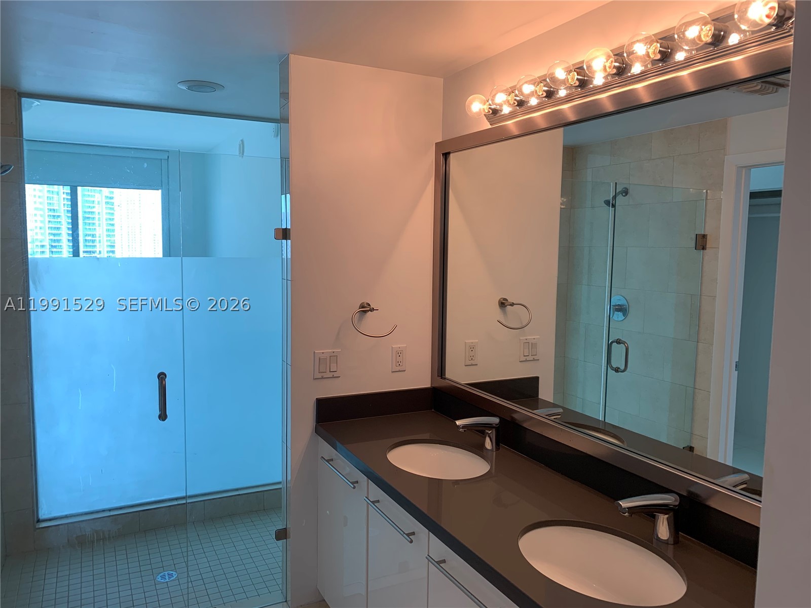 IVY CONDO - Residential