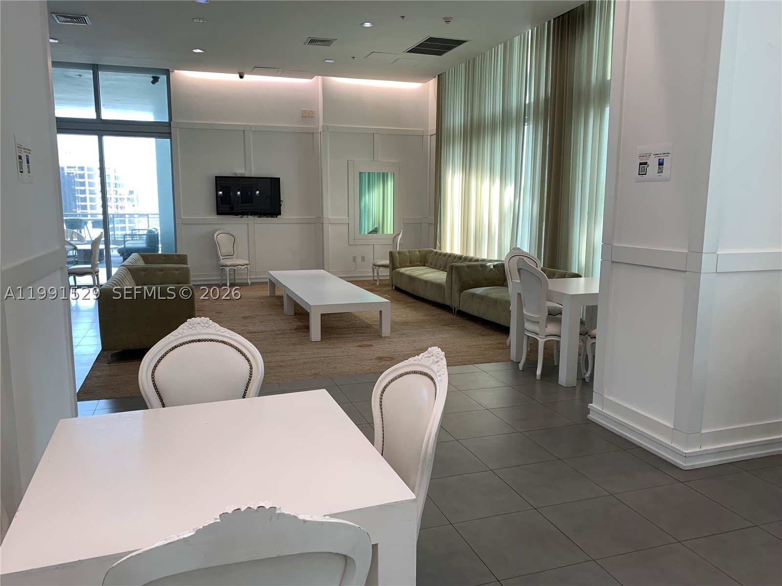 IVY CONDO - Residential