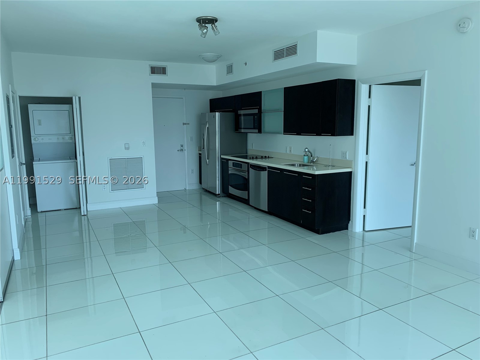 IVY CONDO - Residential