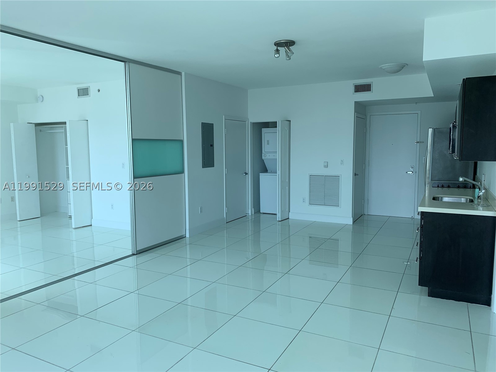 IVY CONDO - Residential