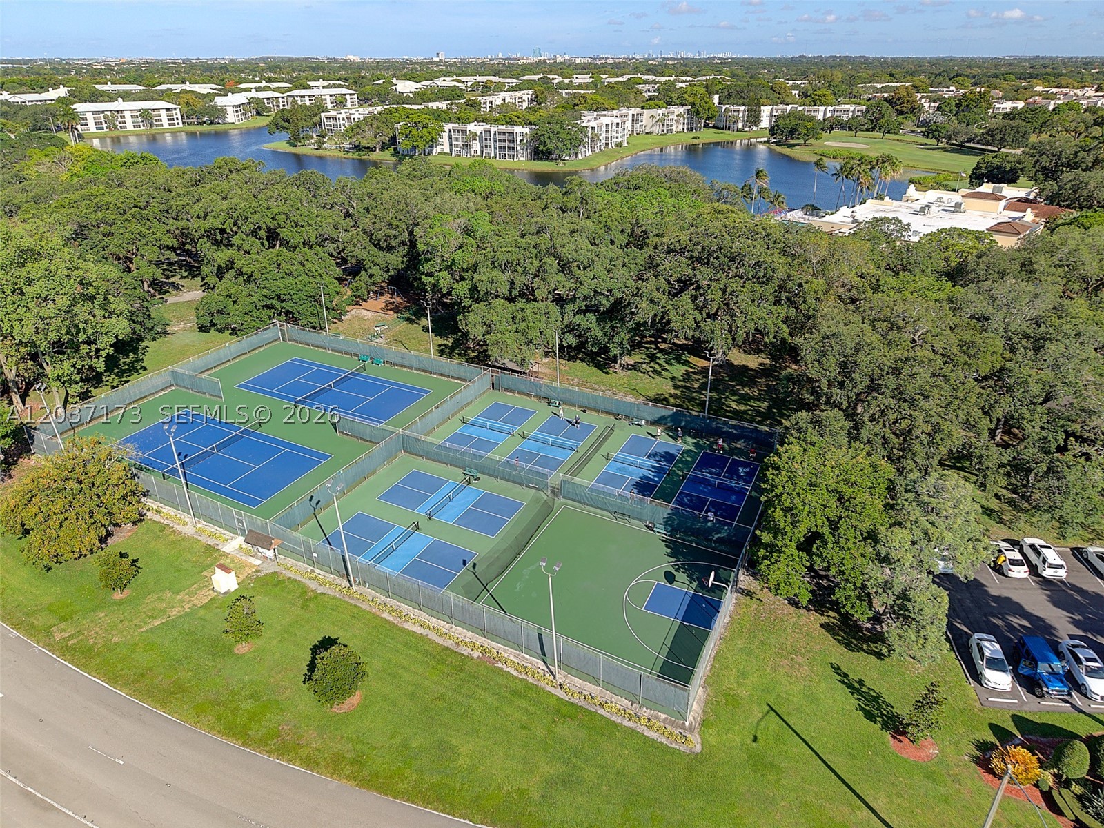 TANGERINE CONDOMINIUM - - Residential