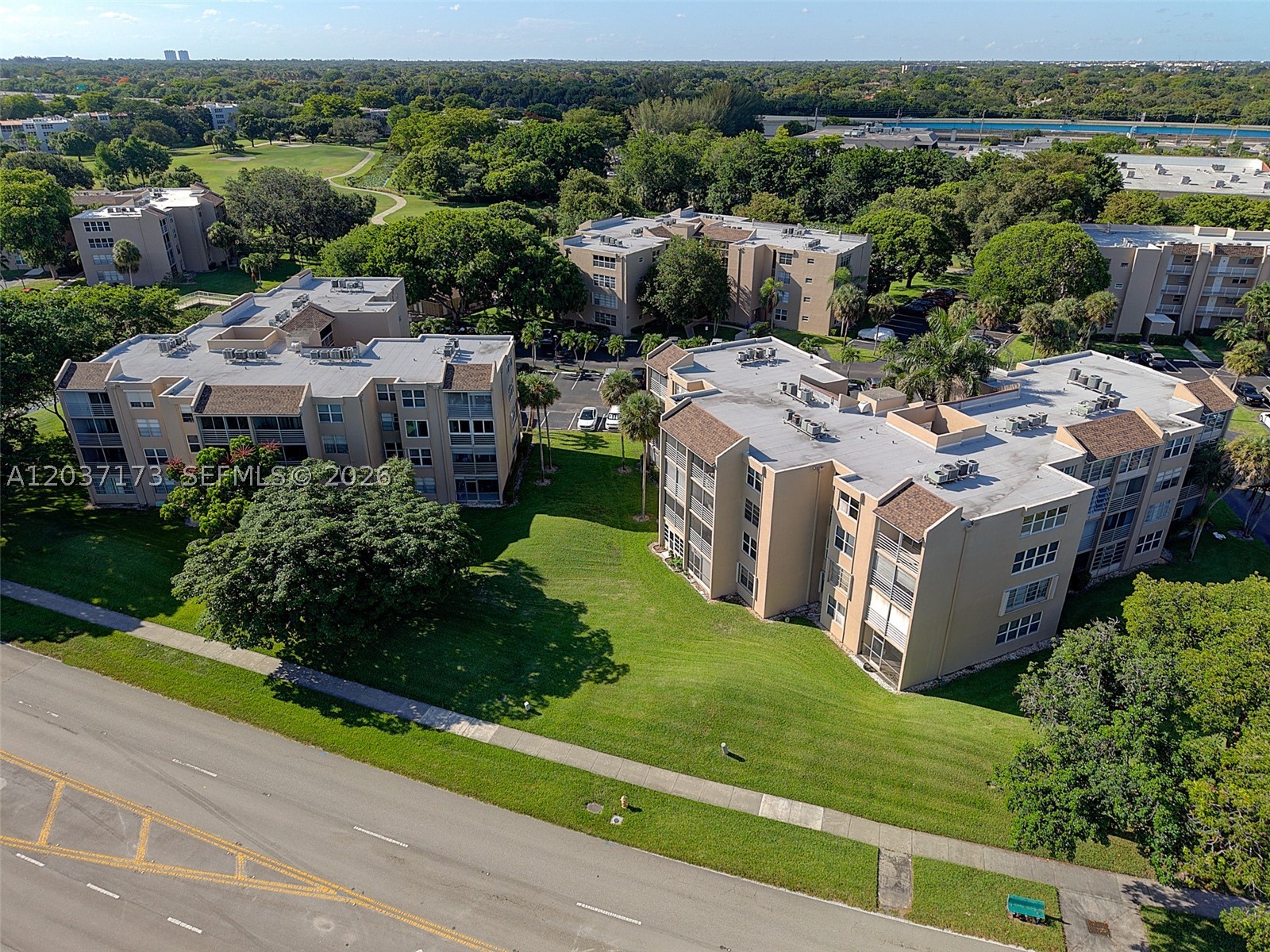 TANGERINE CONDOMINIUM - - Residential