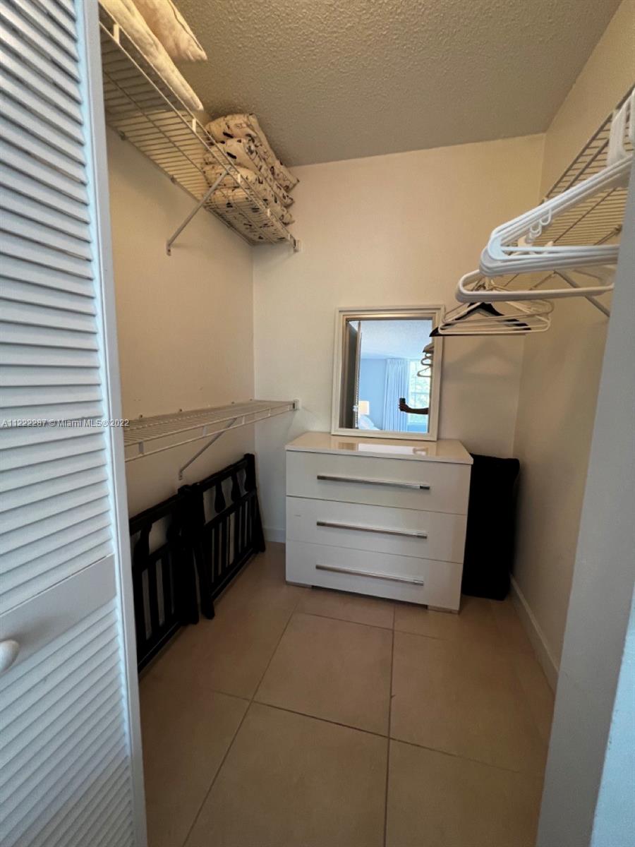 THE YACHT CLUB AT AVENTUR - Residential Lease