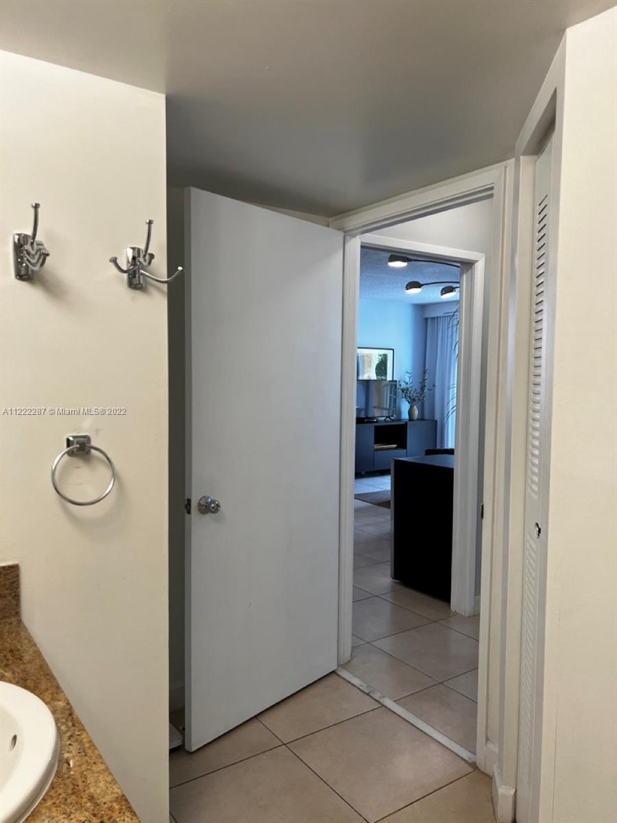 THE YACHT CLUB AT AVENTUR - Residential Lease