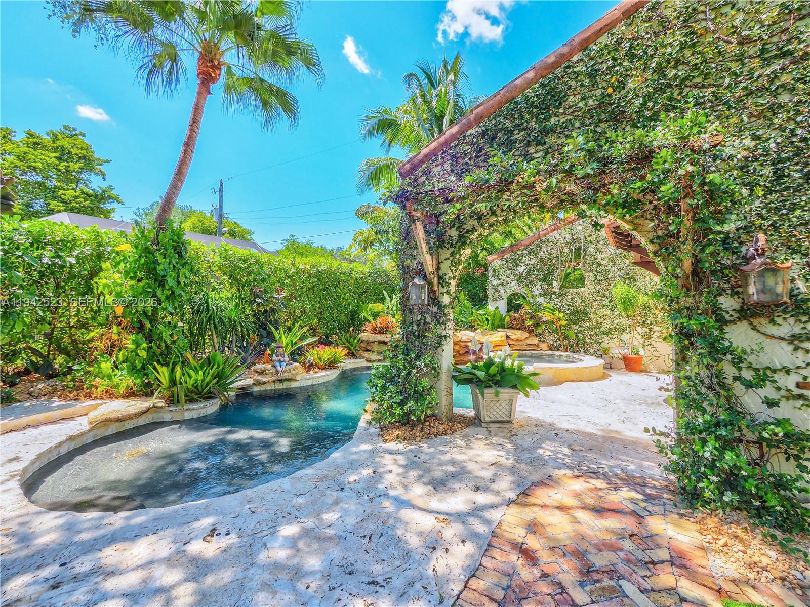 CORAL GABLES SEC E - Residential