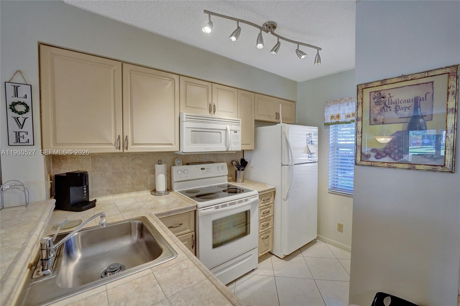 CYPRESS BEND CONDOMINIUM - Residential