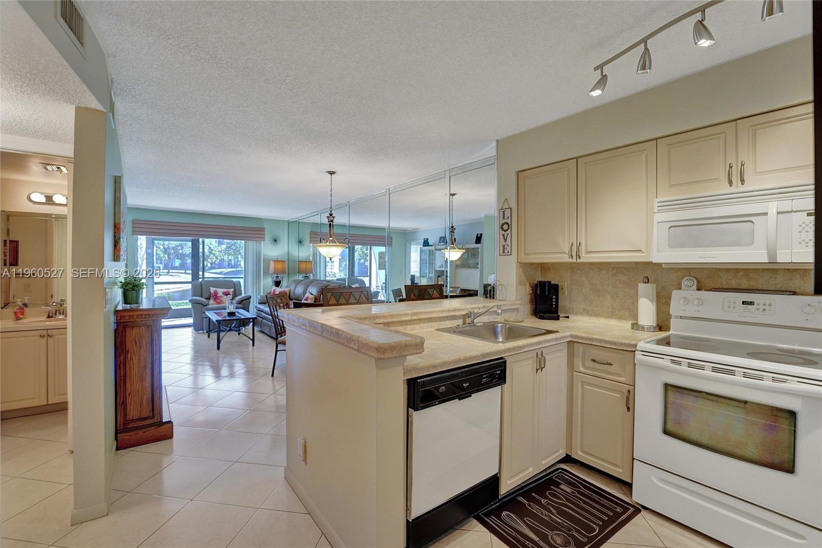 CYPRESS BEND CONDOMINIUM - Residential