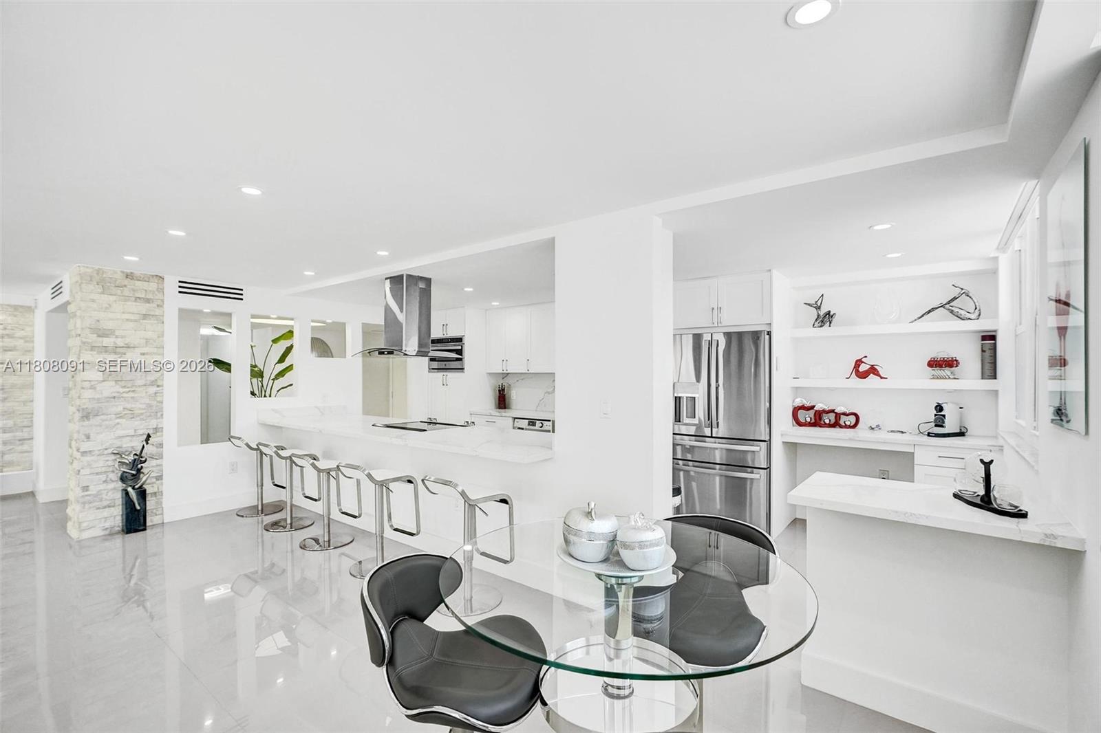 AQUARIUS CONDO - Residential