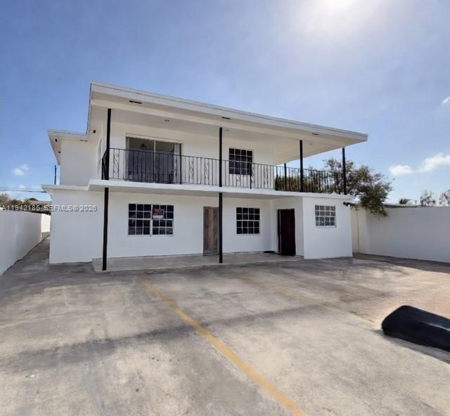 Convenient and spacious first-floor multi-family unit located in the heart of East Hialeah. This well-maintained property features 3 bedrooms, 2 full bathrooms, a family room, and a hallway area ideal for a home office. The unit offers a large patio, perfect for everyday enjoyment.
Ideally located just blocks from the Metrorail, Hialeah Hospital, and Hialeah Park Casino & Racing. Close to Publix, restaurants, shopping centers, and medical facilities. Very close to Miami International Airport, Miami Springs Village, Brickell, and Downtown Miami, with easy access to major expressways, and water included in rent.
Two assigned parking spaces included, plus additional parking in side of street. Exceptional location — LOCATION, LOCATION, LOCATION