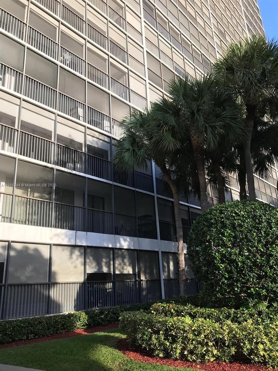 FLAMENCO CONDO TOWER I - Residential
